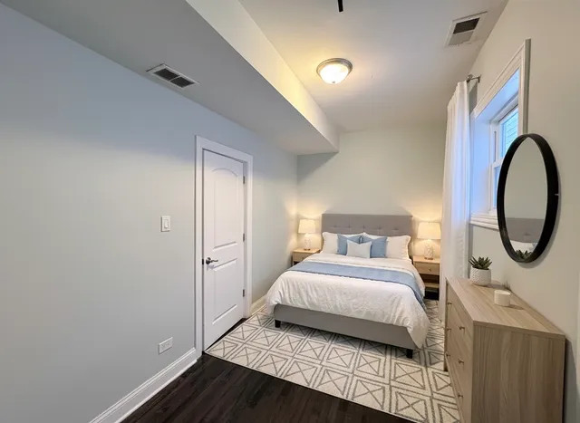 $1,800 | 1520 South Kedvale Avenue, Unit 2, Chicago, IL 60623