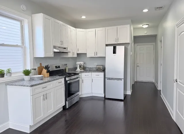 $1,800 | 1520 South Kedvale Avenue, Unit 2, Chicago, IL 60623