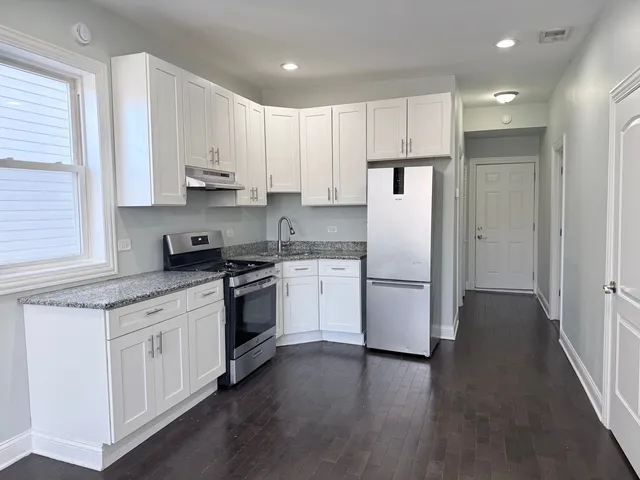 $1,800 | 1520 South Kedvale Avenue, Unit 2, Chicago, IL 60623