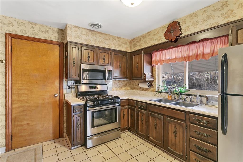 1215 Ridge Road Ambridge, PA 15003 - Photo 9 of 23 Gallery Image 9