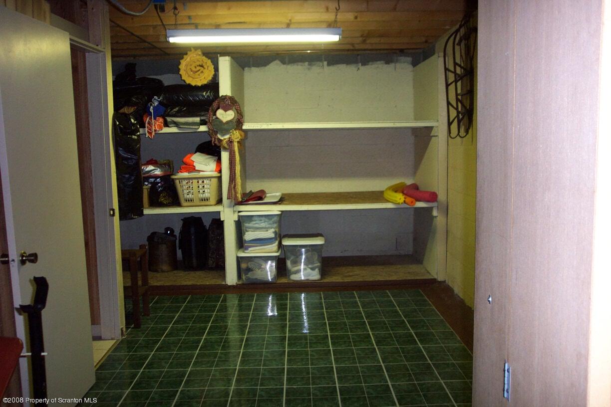 3 Ledge Court Pittston, PA 18640 - Photo 10 of 12 a bathroom with a bathtub