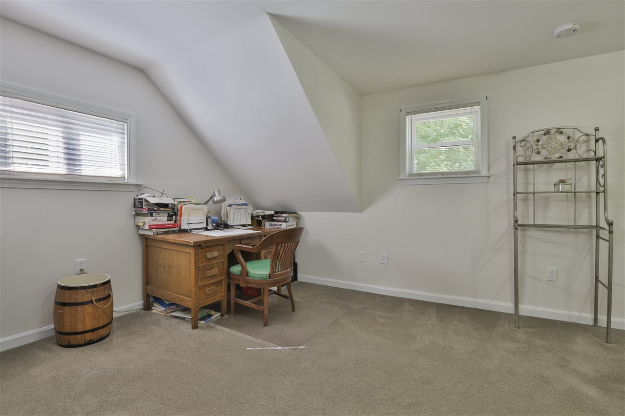 278 Chester Road Auburn, NH 03032 - Photo 10 of 27