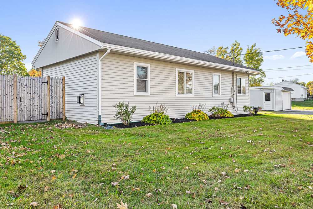 42 Stevenson Road Kittery, ME 03904 - Photo 3 of 23 Gallery Image 3