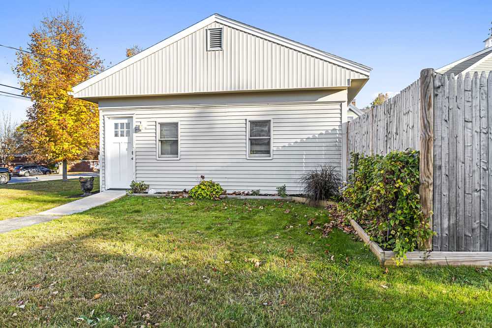 42 Stevenson Road Kittery, ME 03904 - Photo 5 of 23 Gallery Image 5