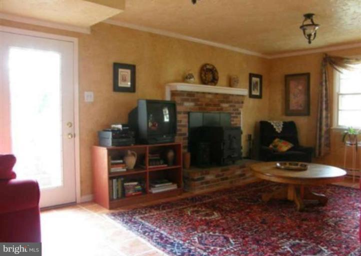 5323 Gold Mine Road Frederick, MD 21703 - Photo 9 of 12 Living Room