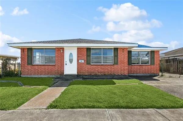 $215,000 | 2201 Veronica Drive, Chalmette, LA 70043