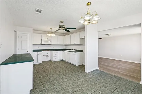 $215,000 | 2201 Veronica Drive, Chalmette, LA 70043