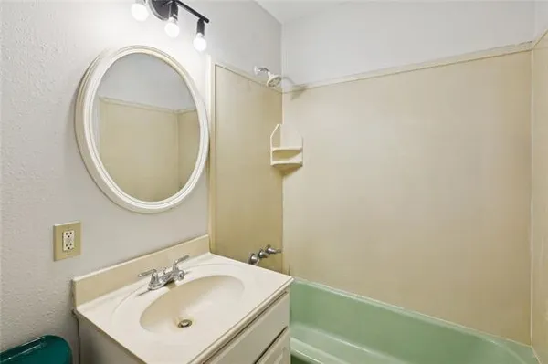 $215,000 | 2201 Veronica Drive, Chalmette, LA 70043