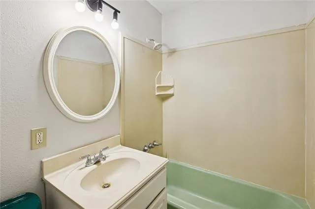 $215,000 | 2201 Veronica Drive, Chalmette, LA 70043