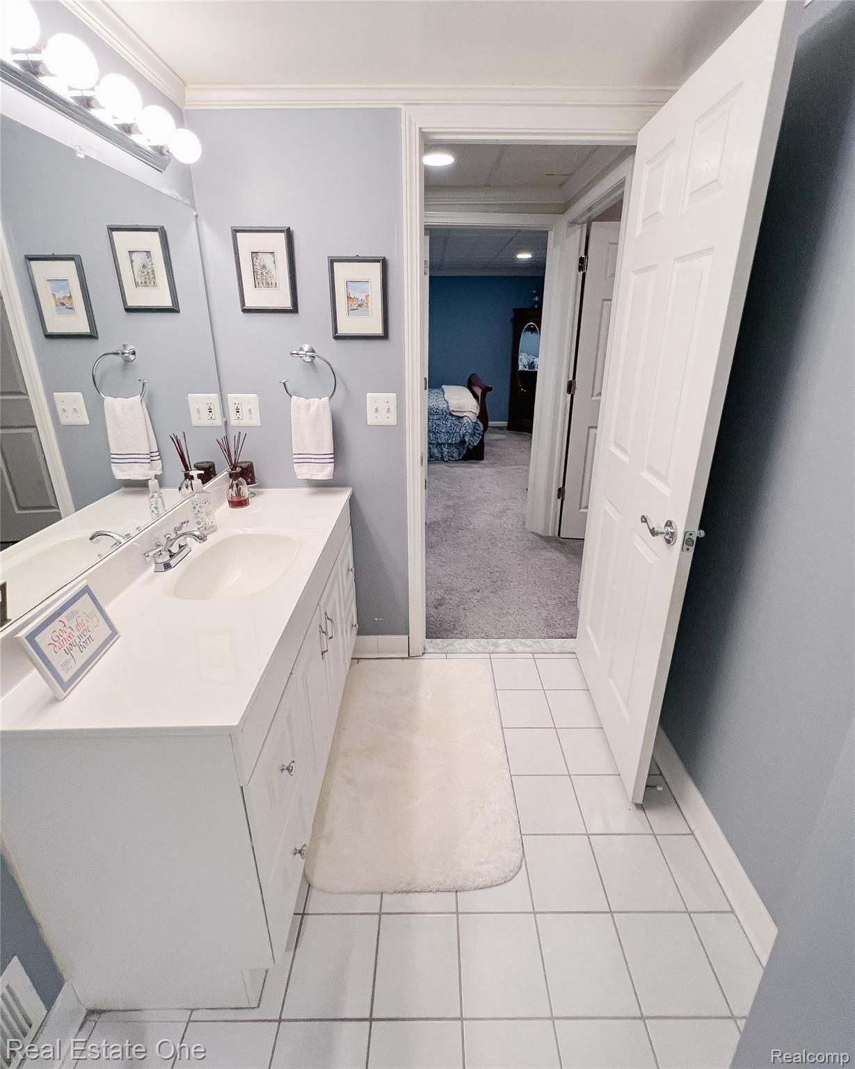 2014 Mapleridge Road Rochester, MI 48309 - Photo 51 of 53 51.jpg