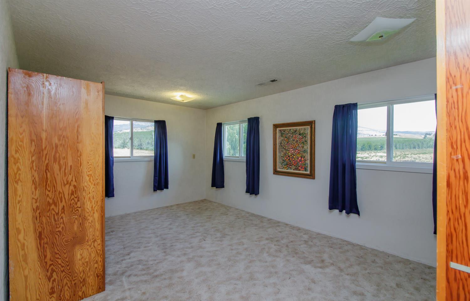 1039 West Valley View Road Ashland, OR 97520 - Photo 19 of 32 Additional Photo