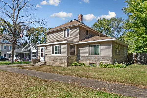 $279,900 | 718 6th Street Northwest, Faribault, MN 55021