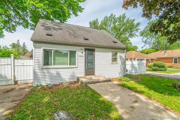 $115,000 | 10090 Sterling Street, Romulus, MI 48174