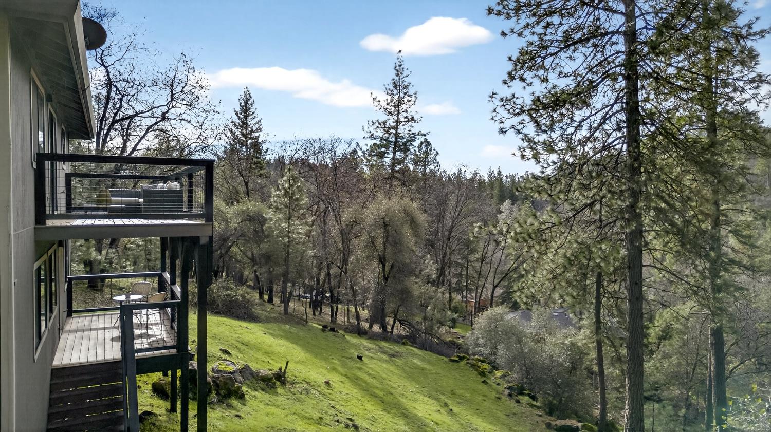 16947 Patricia Way Grass Valley, CA 95949 - Photo 32 of 50 a view of outdoor seating