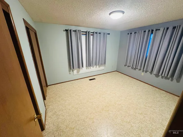 $280,000 | 1111 West D Street, Vale, OR 97918