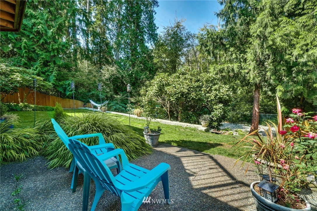 1912 169th Place Southeast Bothell, WA 98012 - Photo 30 of 40 a view of an outdoor sitting area with furniture