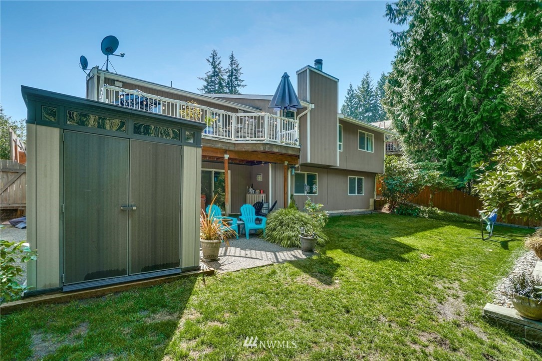 1912 169th Place Southeast Bothell, WA 98012 - Photo 38 of 40 a front view of a house with garden