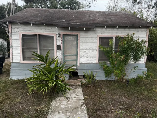 $40,000 | 502 Encinal Street, Alice, TX 78332