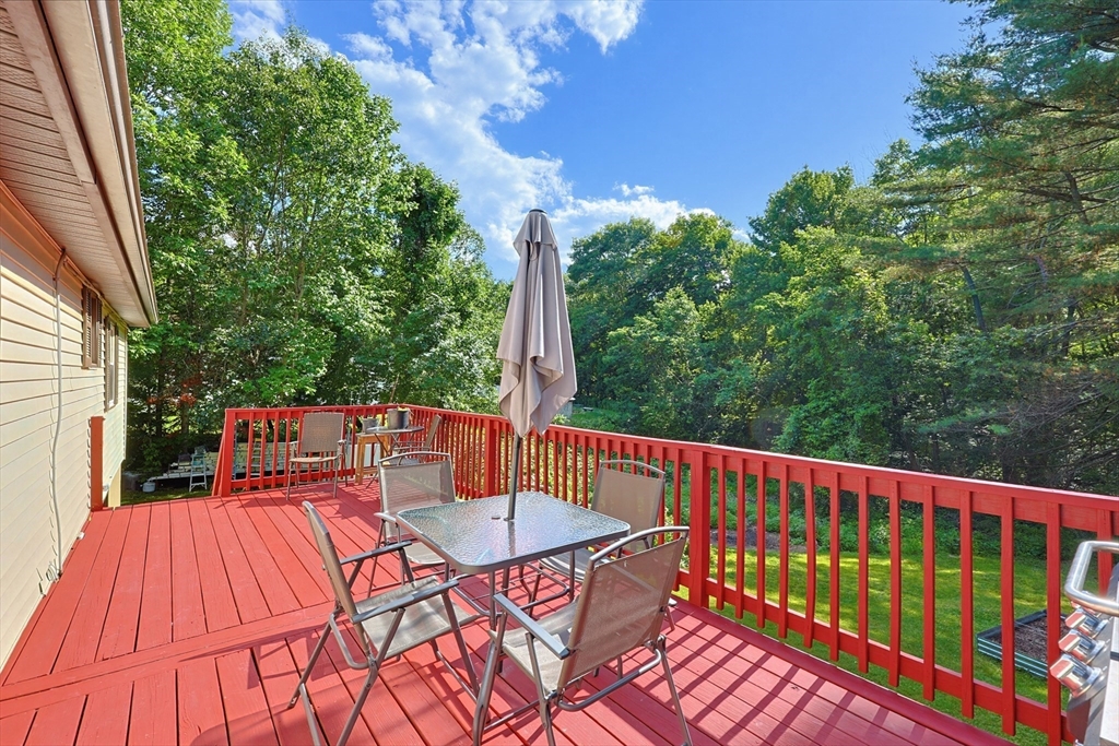 6 Woodland Road Wales, MA 01081 - Photo 5 of 19