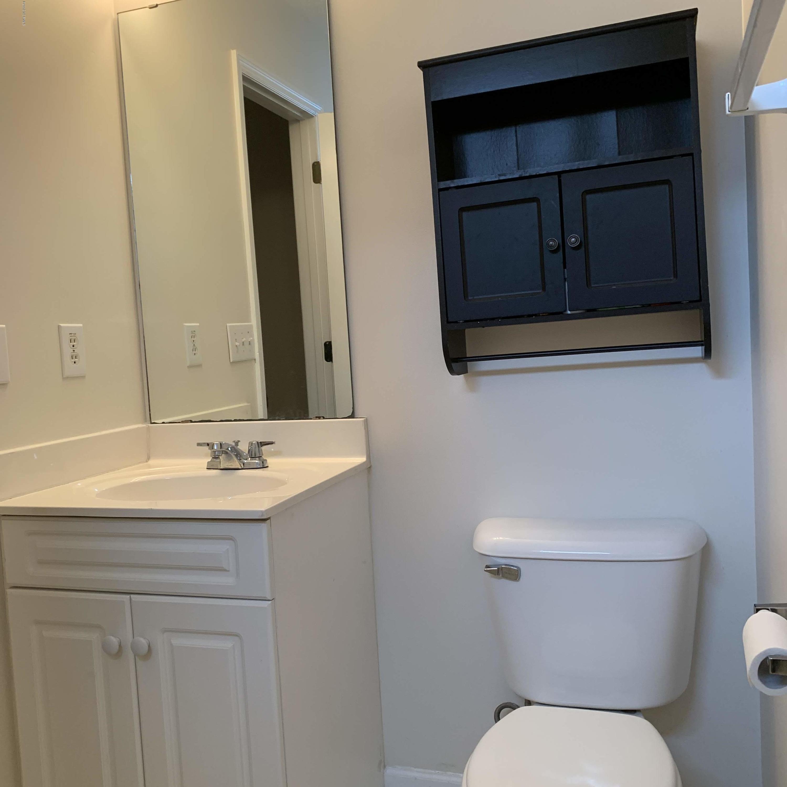 4910 Bridger Road, Unit #14 Shallotte, NC 28470 - Photo 23 of 37 Upstairs Rear Full Bathroom