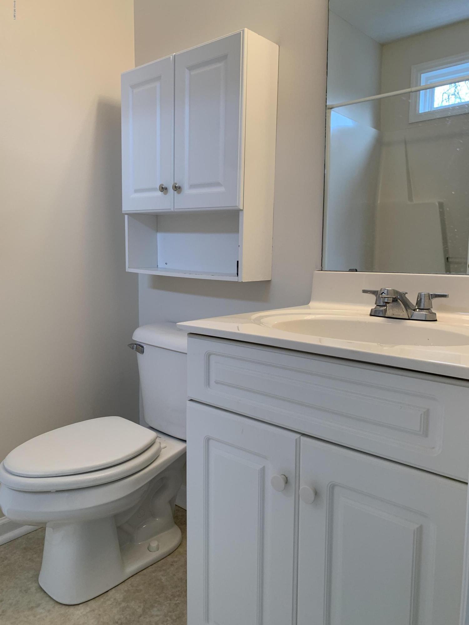 4910 Bridger Road, Unit #14 Shallotte, NC 28470 - Photo 27 of 37 Upstairs Front Bedroom Full Bathroom with Transom Window