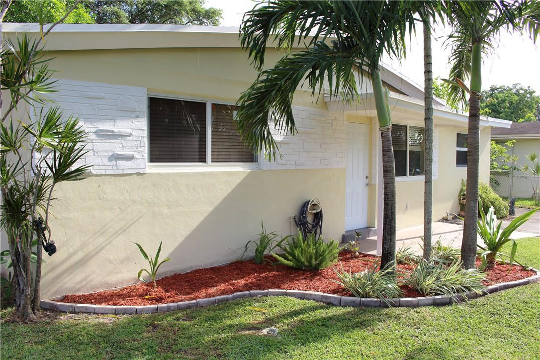 5620 Simms Street Hollywood, FL 33021 - Photo 3 of 30 Close up Front of Property