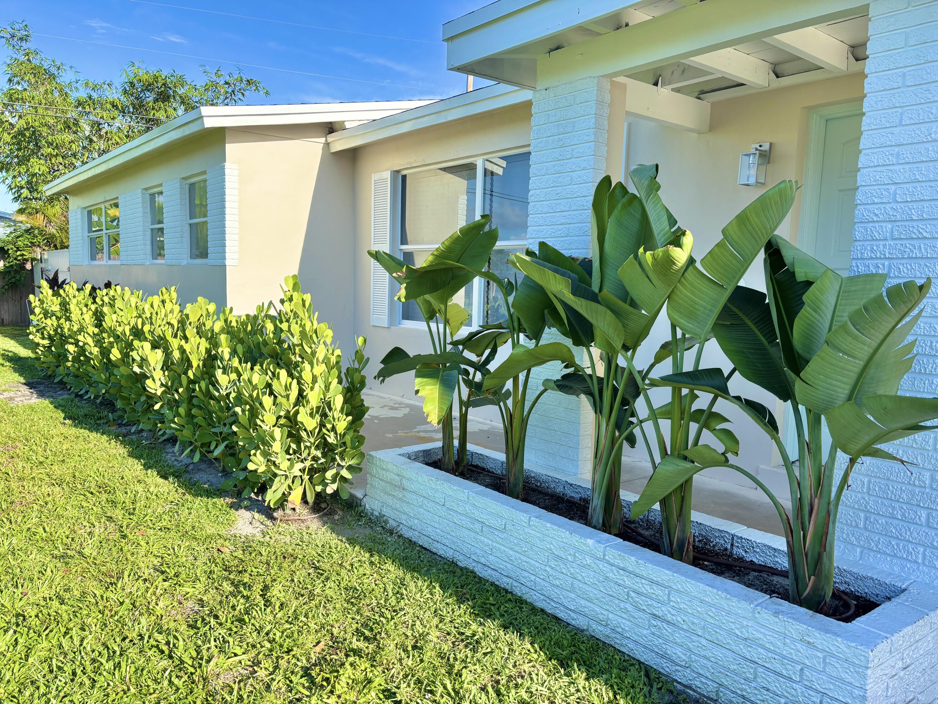 470 Northeast 45th Street Boca Raton, FL 33431 - Photo 3 of 7 IMG_4463