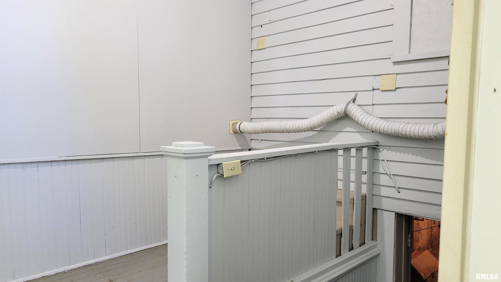 111 Wilmington Avenue Orient, IL 62874 - Photo 33 of 48 a close view of shower