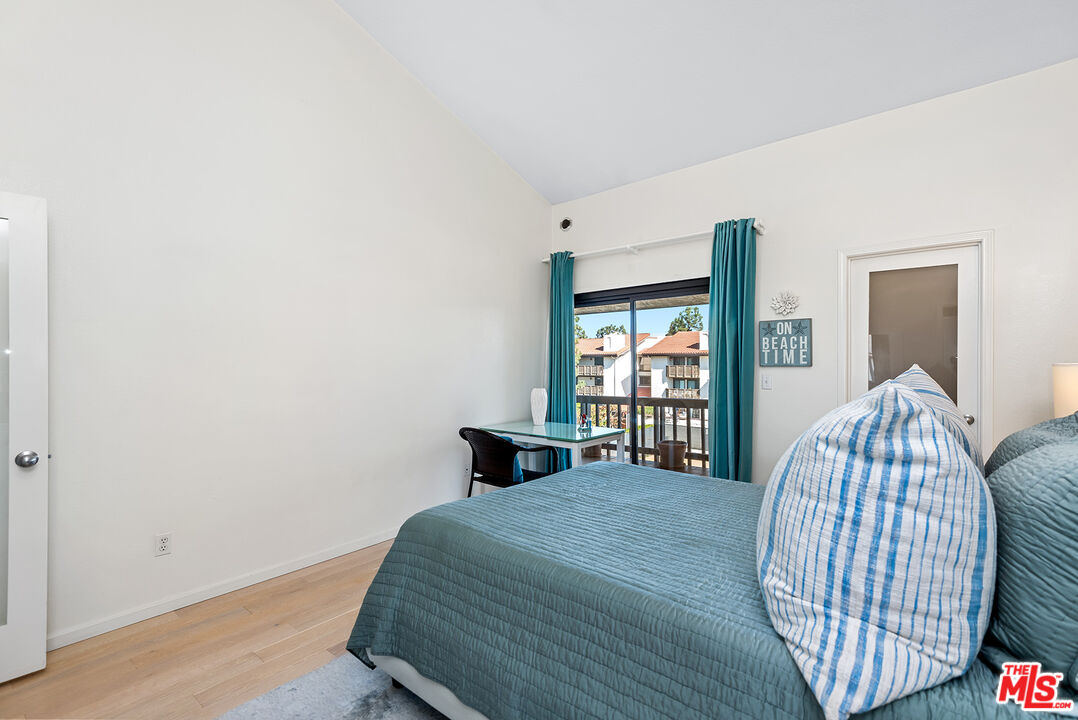 8600 Tuscany Avenue, Unit 419 Playa del Rey, CA 90293 - Photo 17 of 35 a bed sitting in a bedroom next to a window
