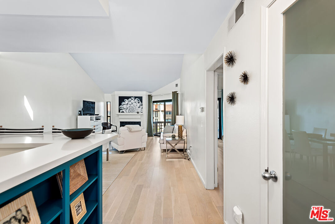 8600 Tuscany Avenue, Unit 419 Playa del Rey, CA 90293 - Photo 2 of 35 a view of a living room