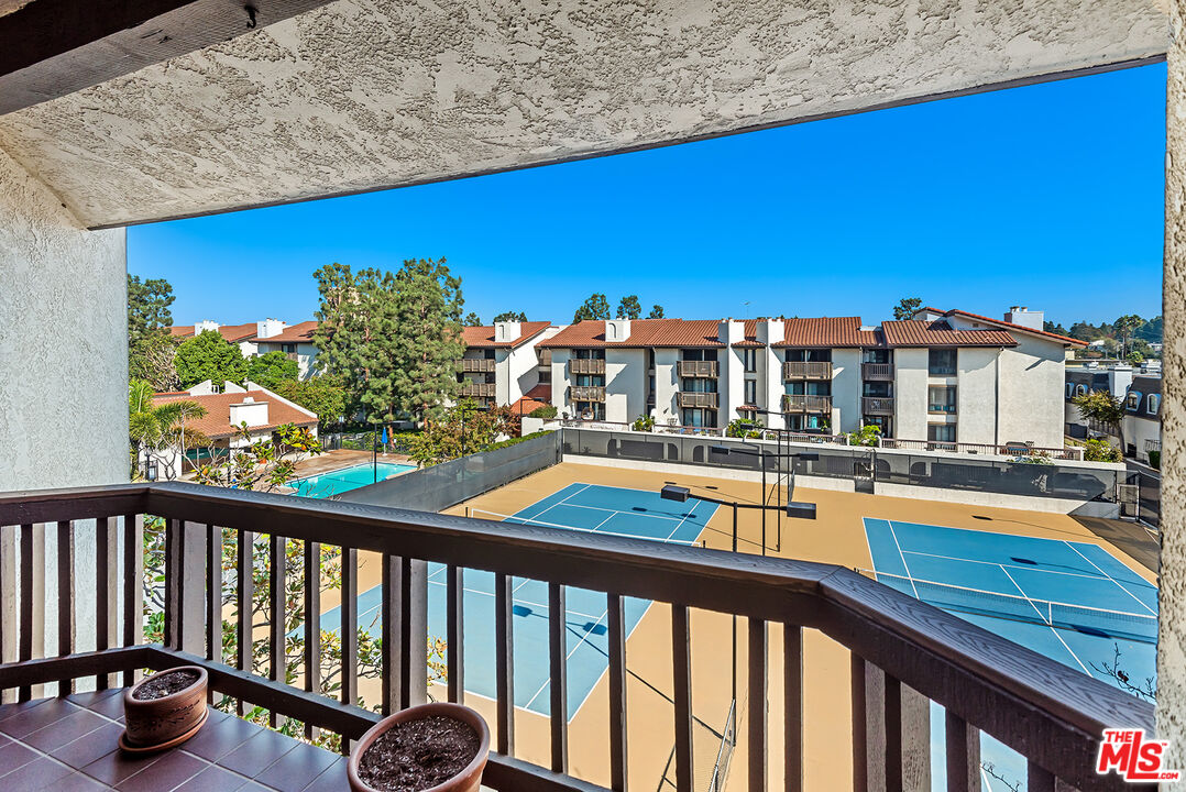 8600 Tuscany Avenue, Unit 419 Playa del Rey, CA 90293 - Photo 10 of 35 a view of a balcony with chairs