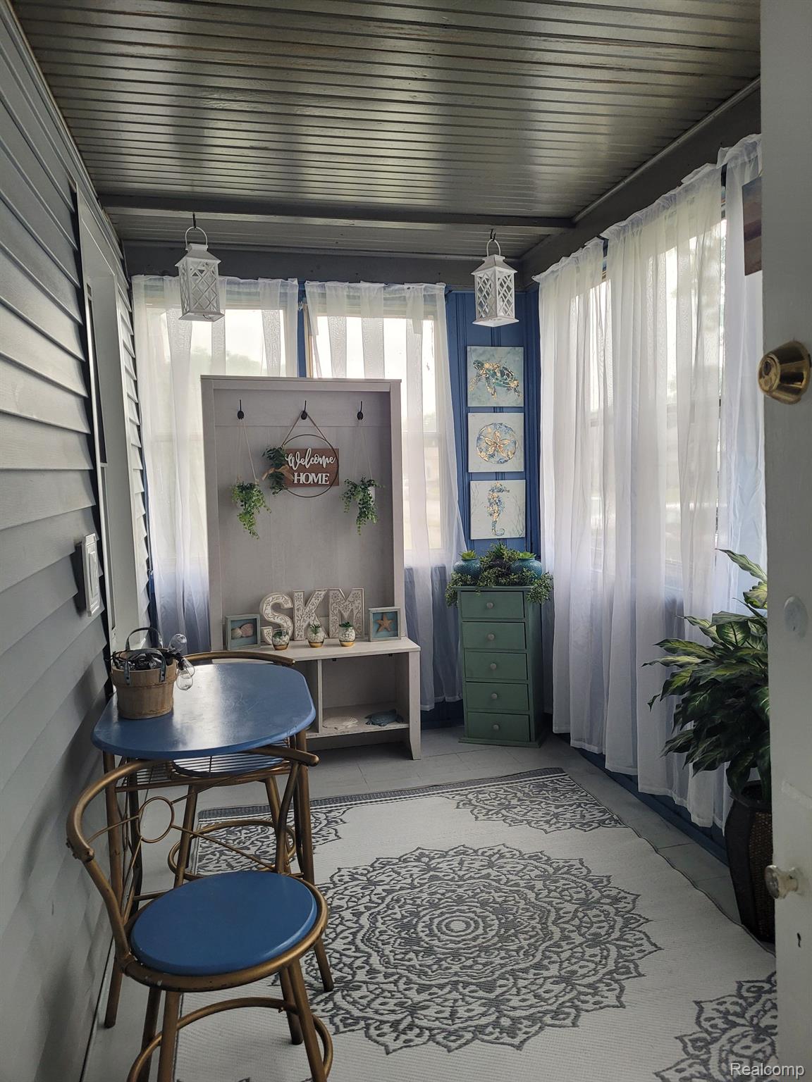 1986 Rome Avenue Warren, MI 48091 - Photo 3 of 29 Enclosed Sitting Porch View 2