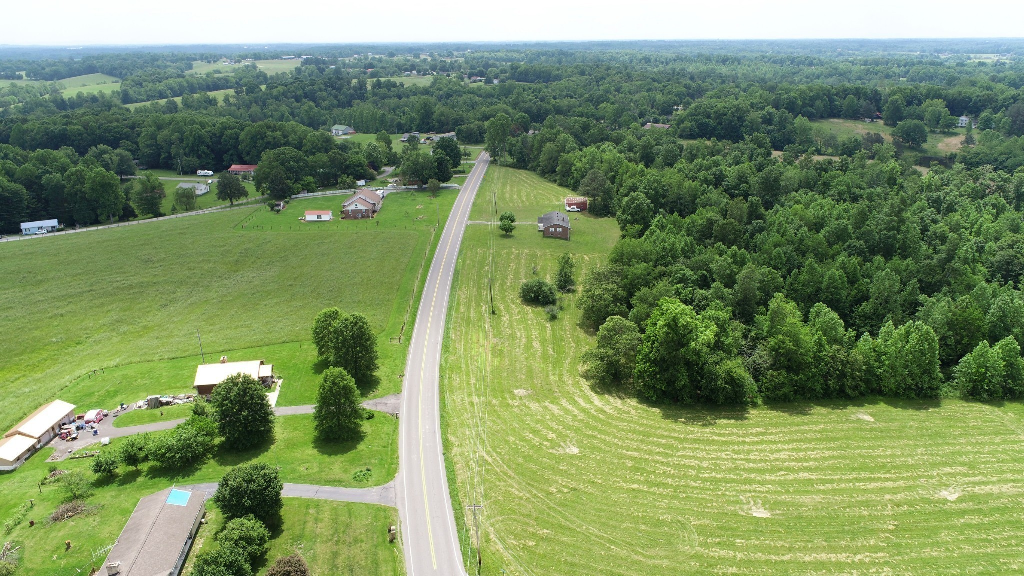 7 Whitson Hollow Road Red Boiling Springs, TN 37150 - Photo 5 of 5 a view of a city