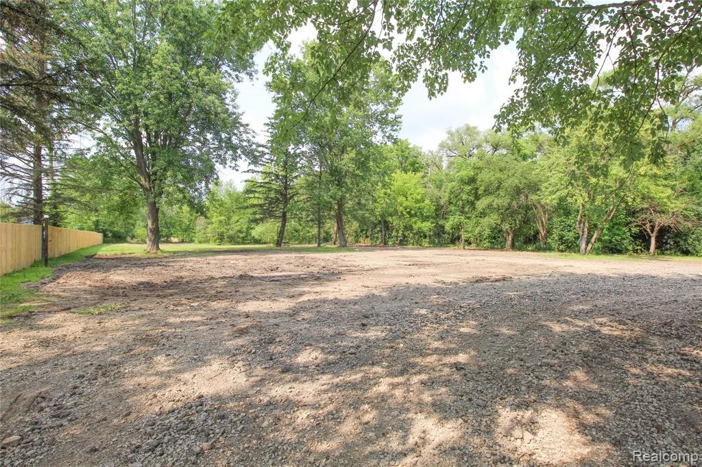 12909 9 Mile Road South Lyon, MI 48178 - Photo 8 of 11