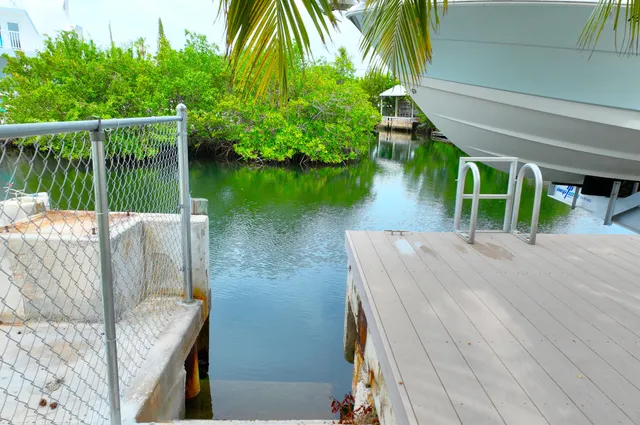 $1,650,000 | 1590 Dolphin Drive, Marathon, FL 33050