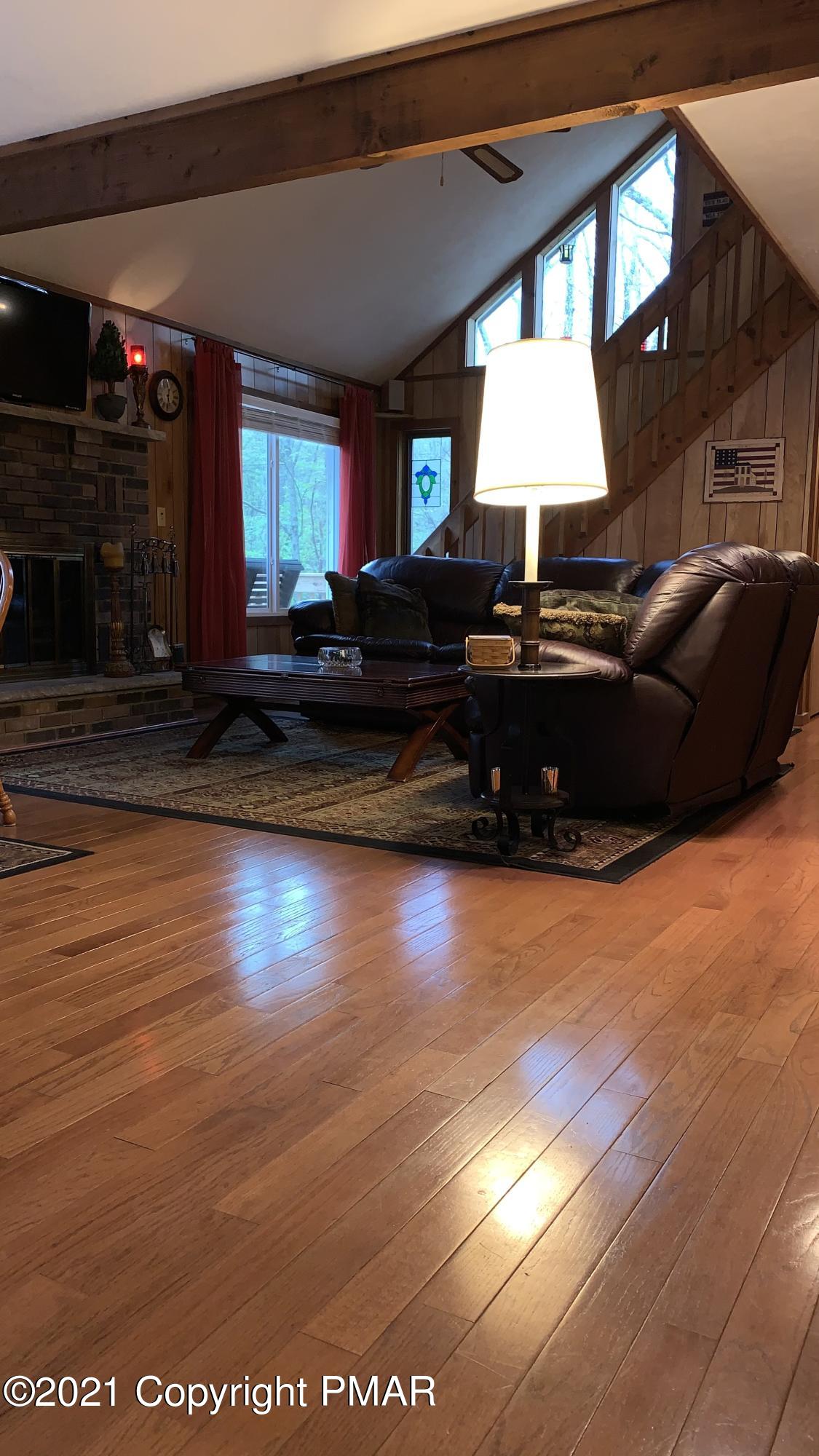 5810 Decker Road Bushkill, PA 18324 - Photo 12 of 37 13-Living Room