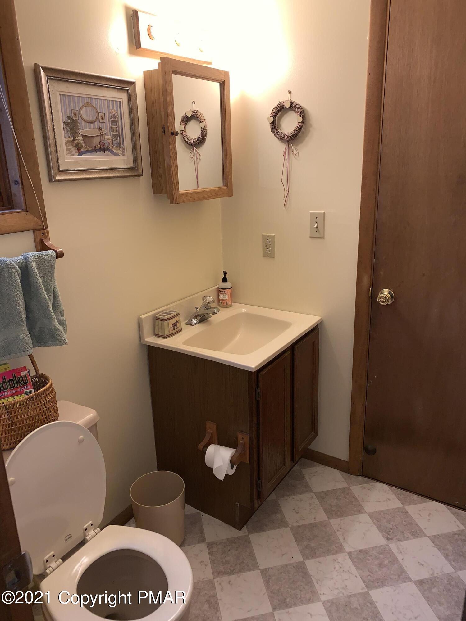 5810 Decker Road Bushkill, PA 18324 - Photo 13 of 37 14-Bathroom 1
