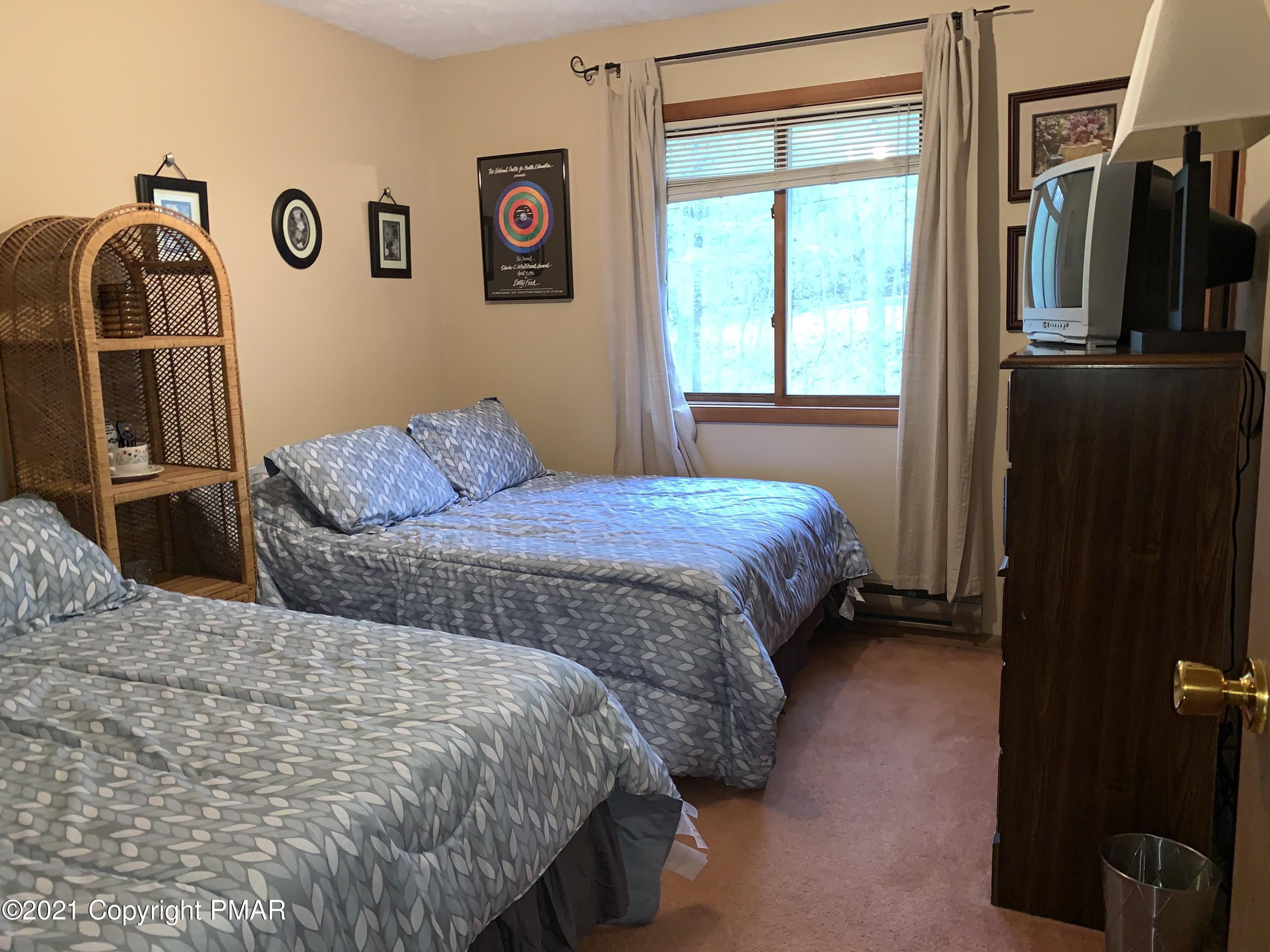 5810 Decker Road Bushkill, PA 18324 - Photo 14 of 37 15-Master Bedroom