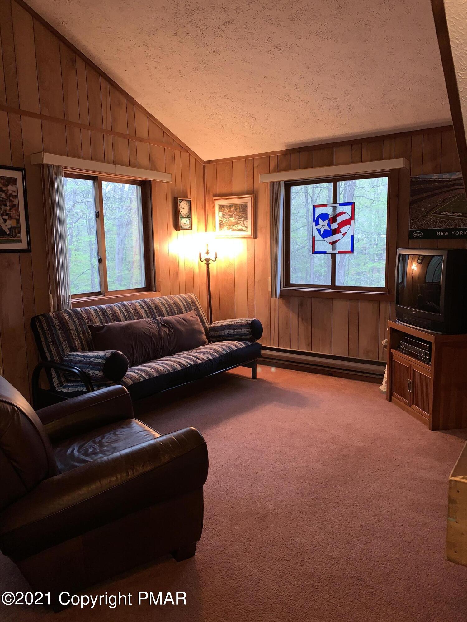 5810 Decker Road Bushkill, PA 18324 - Photo 21 of 37 22-Loft