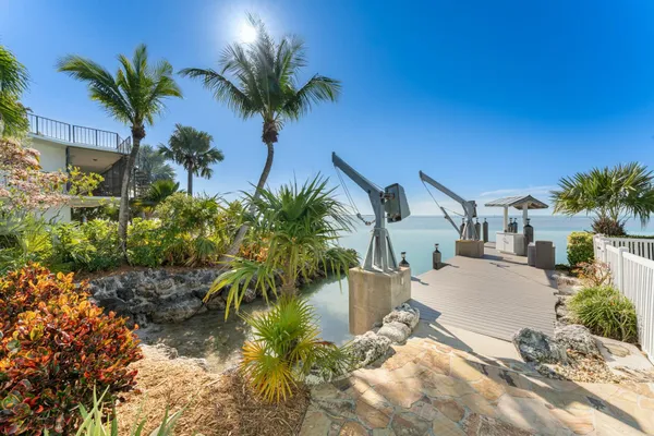 $3,950,000 | 182 Bayview Drive, Islamorada, FL 33036