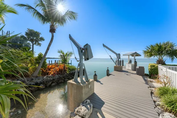 $3,950,000 | 182 Bayview Drive, Islamorada, FL 33036