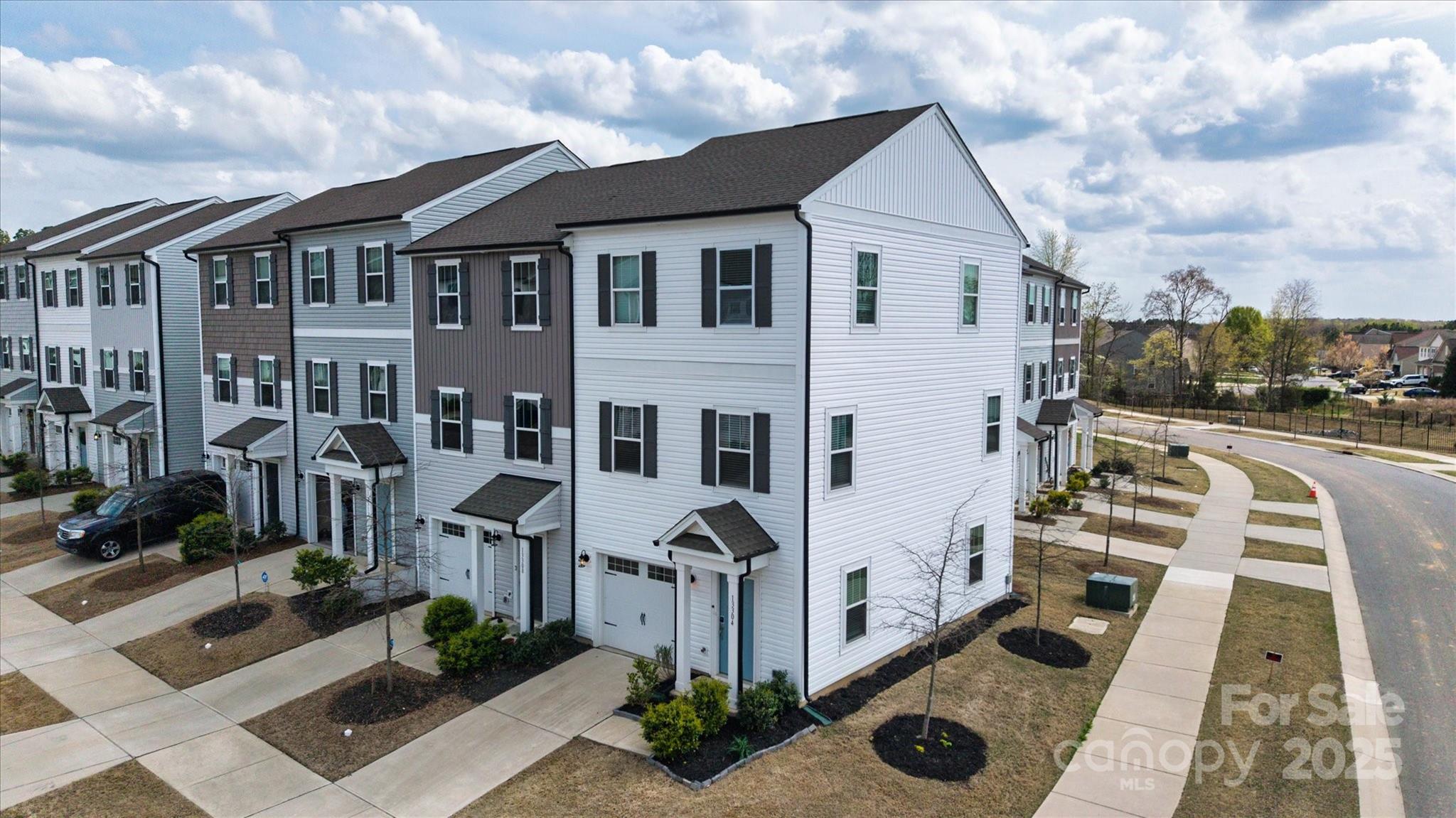 13304 Porter Creek Road Charlotte, NC 28262 - Photo 2 of 22 a view of a large white building