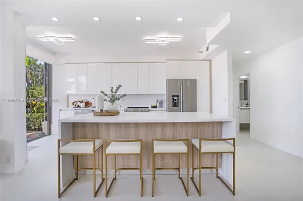 $4,500 | 19101 Mystic Pointe Drive, Unit 111, Aventura, FL 33180