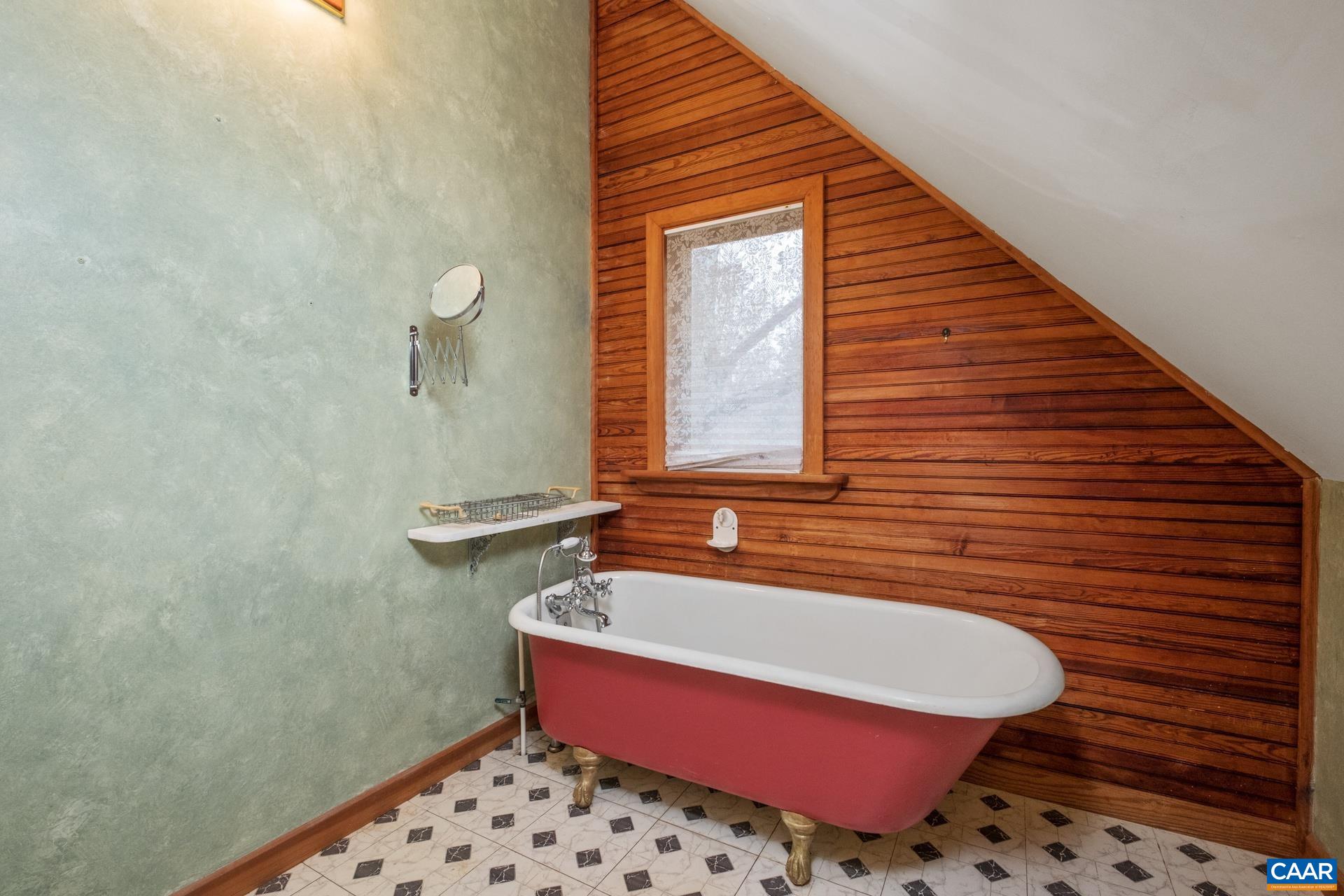 122 Seville Road Rochelle, VA 22738 - Photo 27 of 40 a bathroom with a bathtub and shower