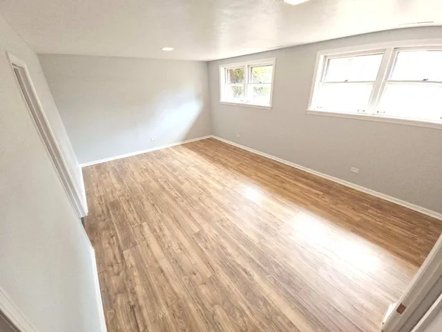 $325,000 | 827 Balmoral Drive, East Dundee, IL 60118