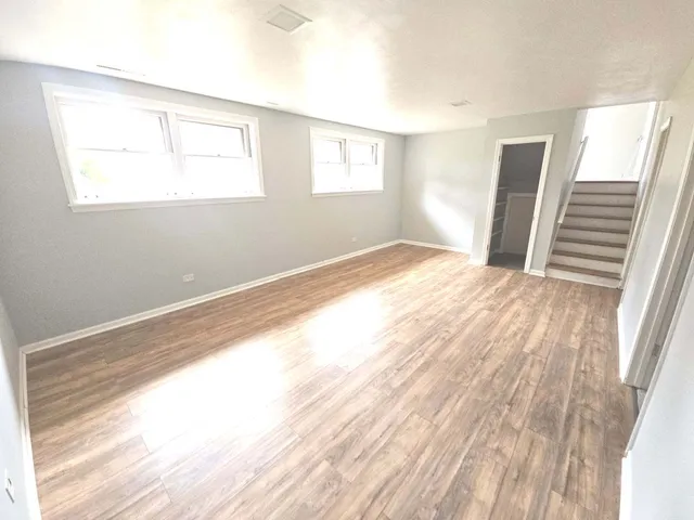 $325,000 | 827 Balmoral Drive, East Dundee, IL 60118