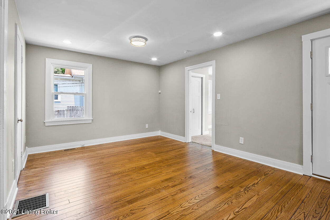 3067 University Road Louisville, KY 40206 - Photo 8 of 44 18