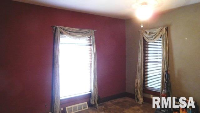 357 22nd Place Clinton, IA 52732 - Photo 8 of 20 Gallery Image 8