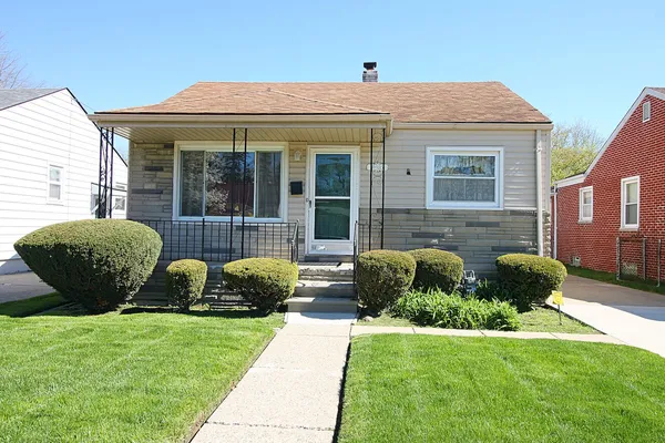 $100,000 | 18905 Woodland Street, Harper Woods, MI 48225
