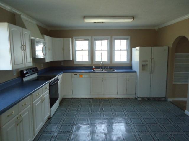 513 Forest Park Road Madison, TN 37115 - Photo 5 of 9 a large kitchen with a sink and cabinets